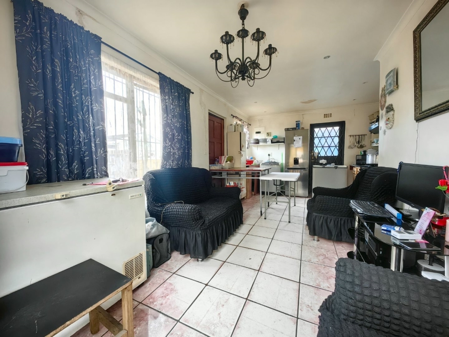 2 Bedroom Property for Sale in Lavender Hill Western Cape